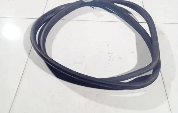 Opel Astra H Rubber seal front coupe door 
