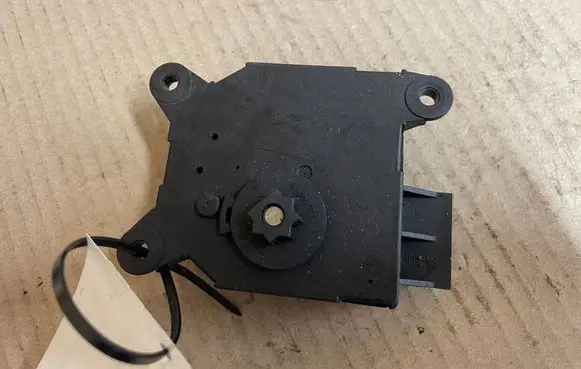 Opel Vectra C Air flap motor/actuator 006613U