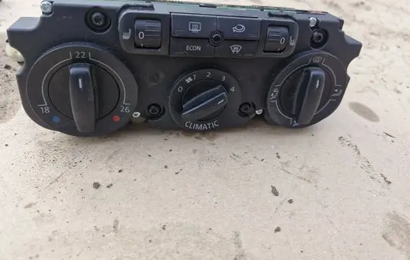Volkswagen PASSAT B6 Climate control unit