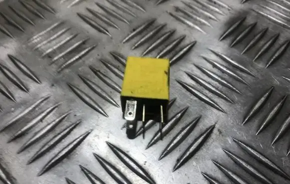 Opel Combo C Other relay 24433728