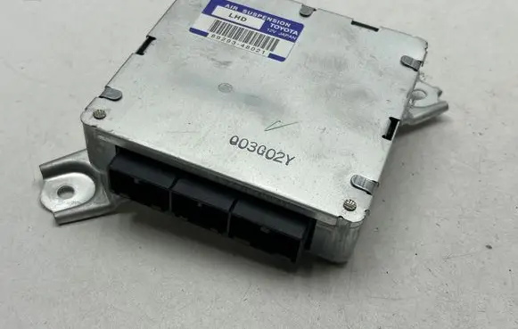Lexus RX 300 Air suspension control unit module (rear) 8929348021
