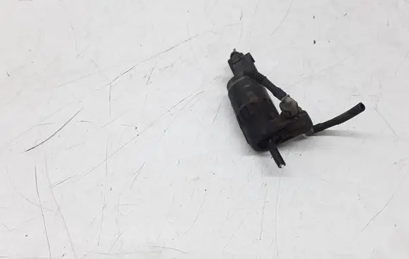 Volkswagen Golf Plus Windscreen/windshield washer pump 1T0955651A