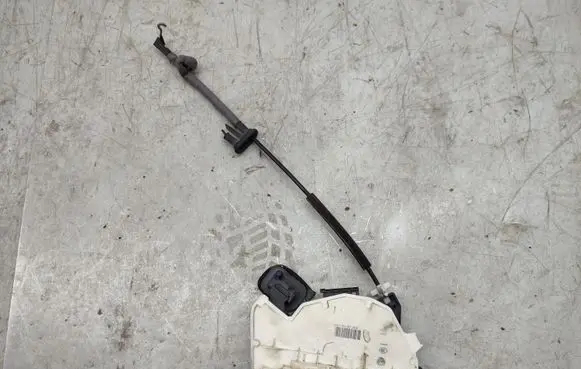 Volkswagen PASSAT B7 USA Front door lock 5K1837016E