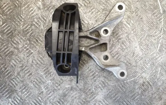 Peugeot 208 Engine mount bracket 243444