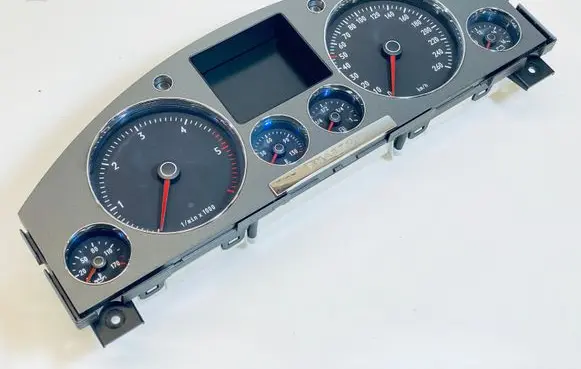 Volkswagen Phaeton Speedometer (instrument cluster) 3D0920885P