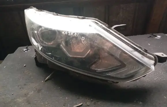 Nissan Qashqai Headlight/headlamp E1313900