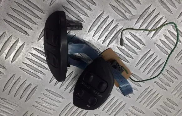 Citroen Xsara Picasso Steering wheel buttons/switches 