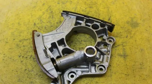 Audi A8 S8 D3 4E Timing belt/chain tensioner 079109217R