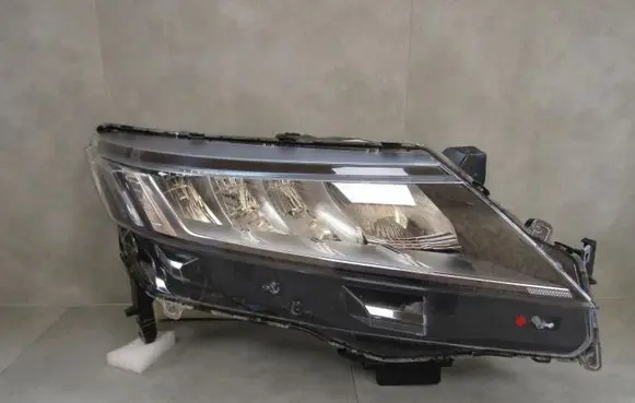 Mitsubishi ASX Headlight/headlamp 67436326