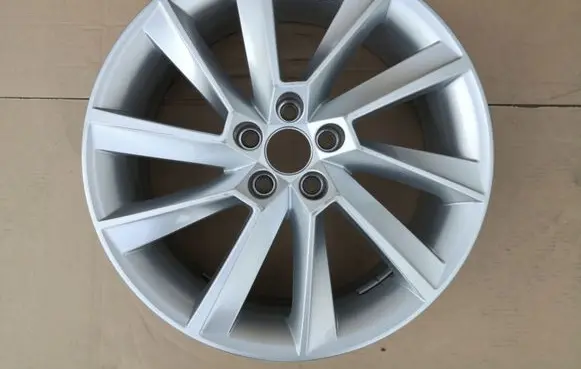 Skoda Scala R17 alloy rim 657601025