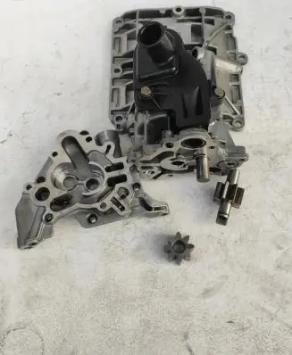 BMW 5 E60 E61 Oil pump 7810451 7798014