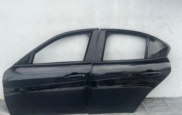 Alfa Romeo Giulia Front door