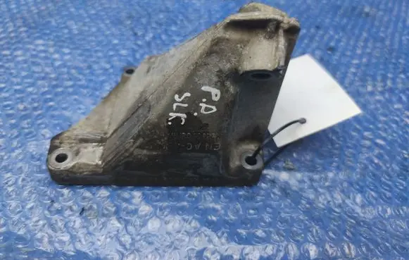 Mercedes-Benz SLK R171 Engine mounting bracket A2722231604