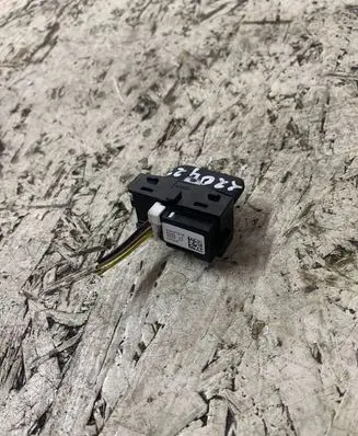 Opel Astra K Central locking switch button 13437276