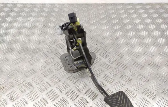 Hyundai Santa Fe Brake pedal