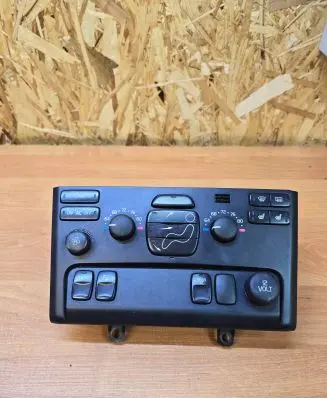 Volvo XC90 Climate control unit 8682735