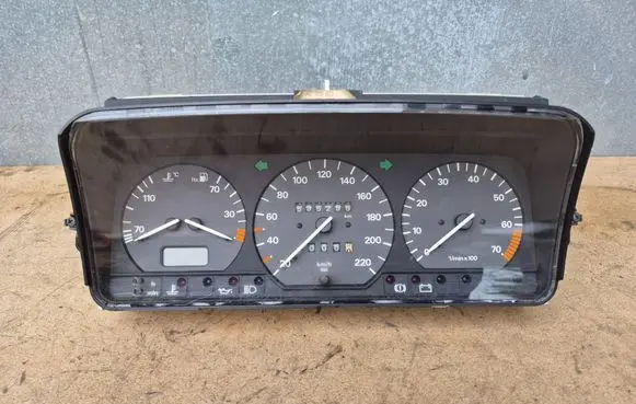 Volkswagen PASSAT B4 Speedometer (instrument cluster) 5220032310