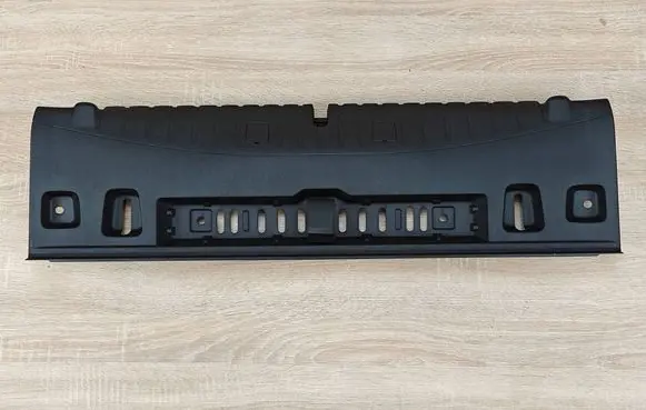 BMW 8 G16 Engine bonnet/hood lock trim molding 7435220