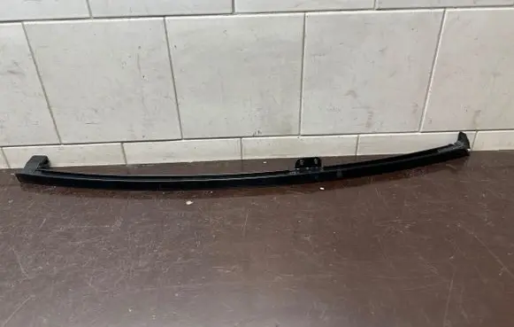 Toyota Prius (XW50) Front door windshield rail 
