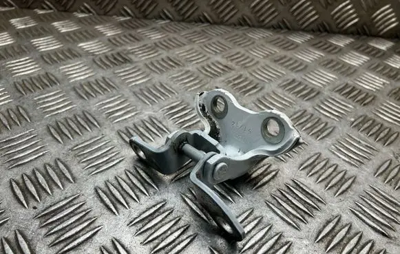Toyota Auris E180 Rear door upper hinge ES03