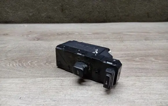 Volvo V70 Electric window control switch 30746075 5586