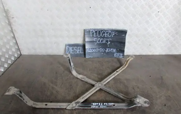 Peugeot 5008 II Fuel tank mounting bracket 