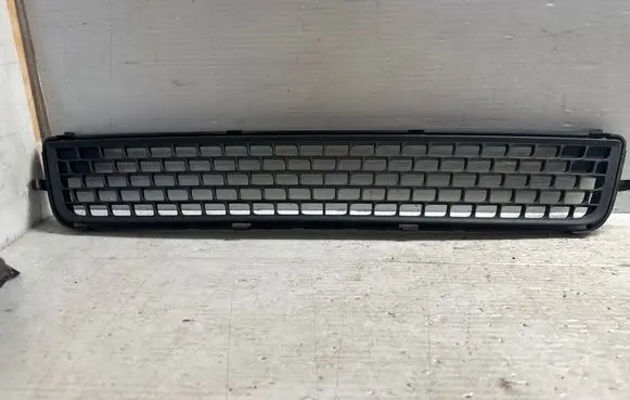 Volvo V70 Front bumper lower grill 30763113