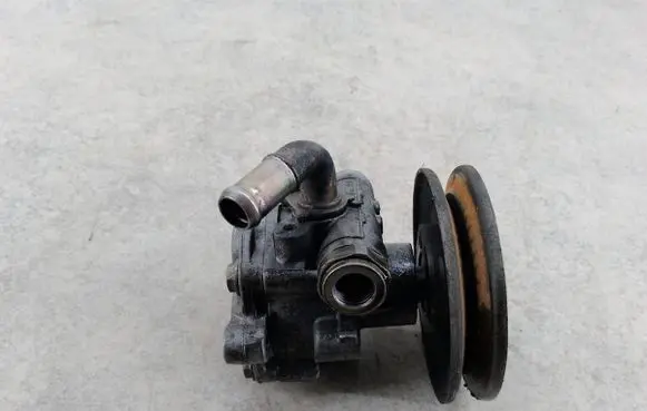 Volkswagen Transporter - Caravelle T4 Power steering pump 7D0422155D