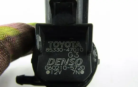 Toyota Prius (XW30) Windscreen/windshield washer pump 8533047010
