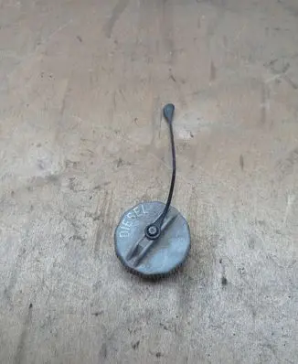 Mitsubishi L200 Fuel tank filler cap 