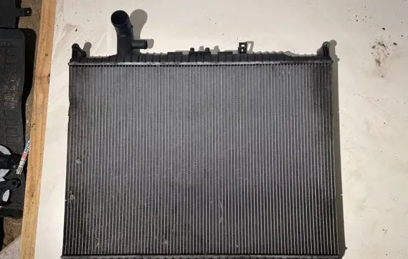Land Rover Discovery 4 - LR4 Coolant radiator AH328005BA L25951 DF10050B460000