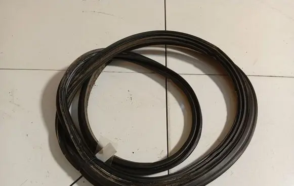 Toyota Avensis T250 Trunk rubber seal (body) 