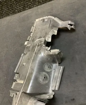 Audi Q8 Intercooler air channel guide 4M8121284 604223