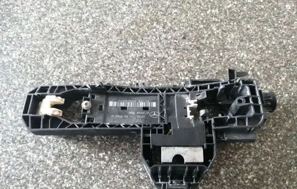 Rear door exterior handle/bracket