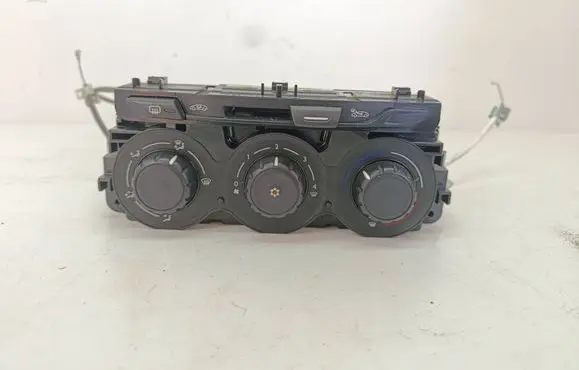 Peugeot 301 Climate control unit 9807081177