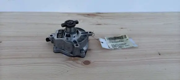 Volkswagen Golf V Vacuum pump 07K145100C