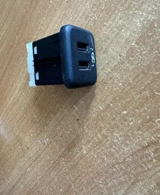Opel Ampera- E USB socket connector P13598459 13598459