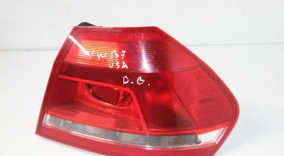 Volkswagen PASSAT B7 Rear/tail lights