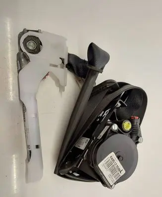 Nissan Leaf II (ZE1) Front seatbelt 640512700b