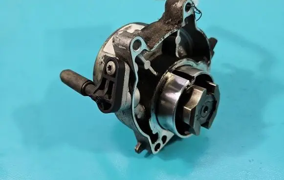 Alfa Romeo Giulietta Vacuum pump 55221325 IMPRK1571572