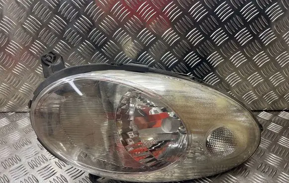 Nissan Micra Headlight/headlamp 89008336