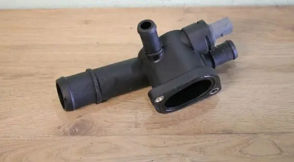 Volkswagen Sharan Engine coolant pipe/hose 038121132D