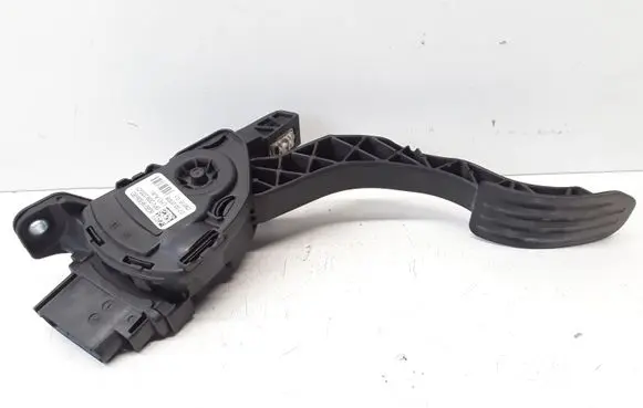 Volvo V70 Accelerator throttle pedal 6G929F836BD