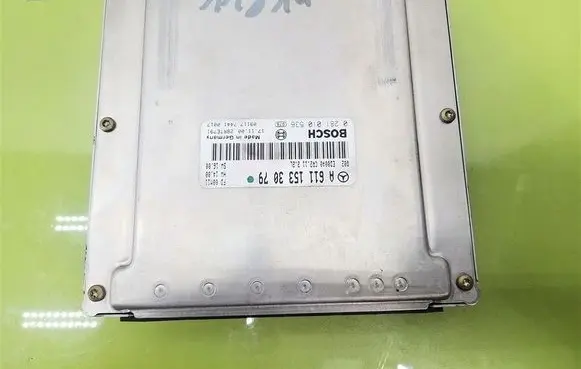 Mercedes-Benz E W210 Engine control unit/module A6111533079
