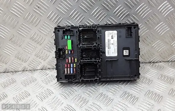 Ford Fiesta Fuse module hu5t15604bcn