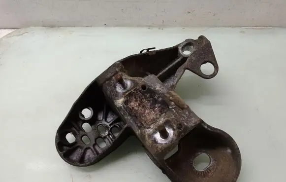 Skoda Superb B5 (3U) Engine mounting bracket 8E0199351N