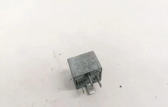 Volkswagen Golf IV Other relay 141951253B 20240072