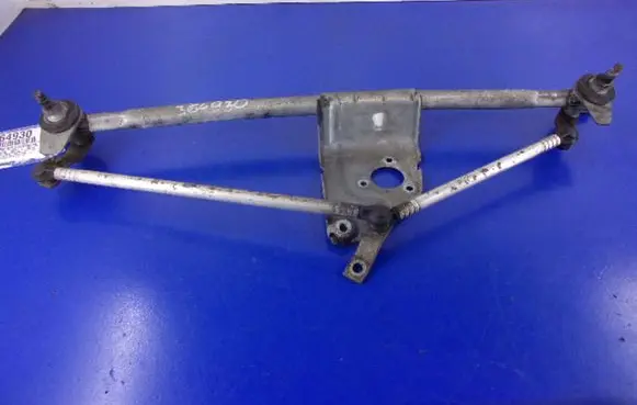 Opel Astra F Front wiper linkage and motor