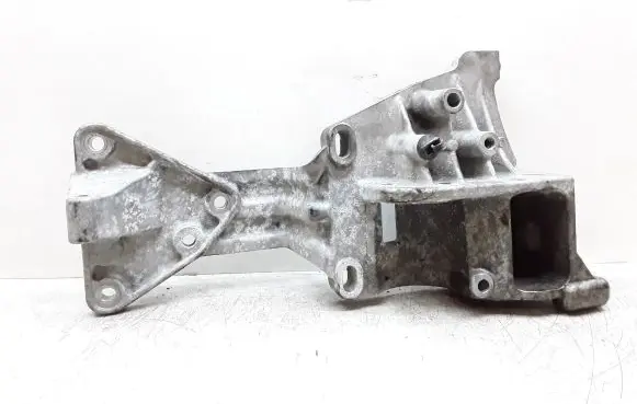Volvo V40 Engine mounting bracket 31401077