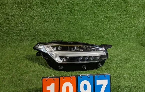 Volvo XC90 Headlight/headlamp 